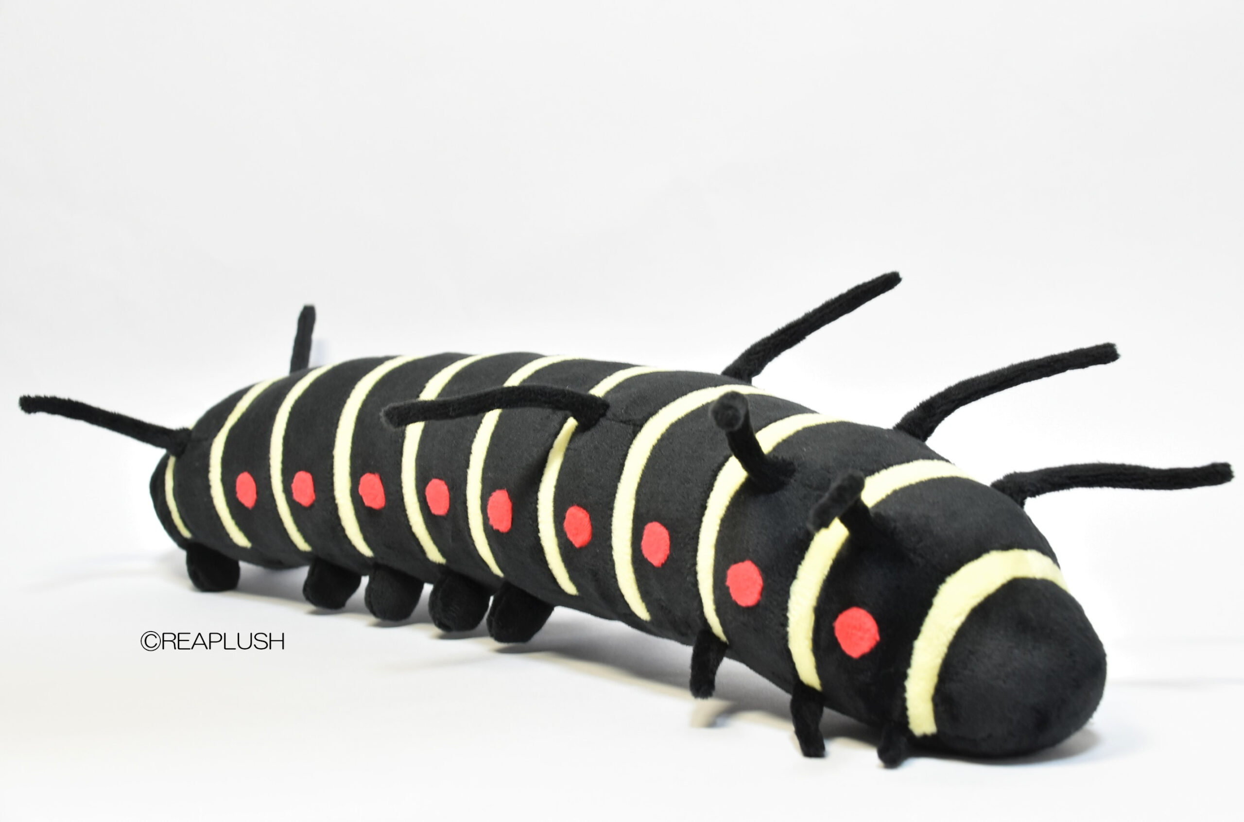 オオゴマダラの幼虫ぬいぐるみ Reaplush